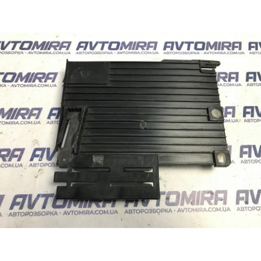 Кронштейн АКБ Peugeot 308 2013-2021 9808174680